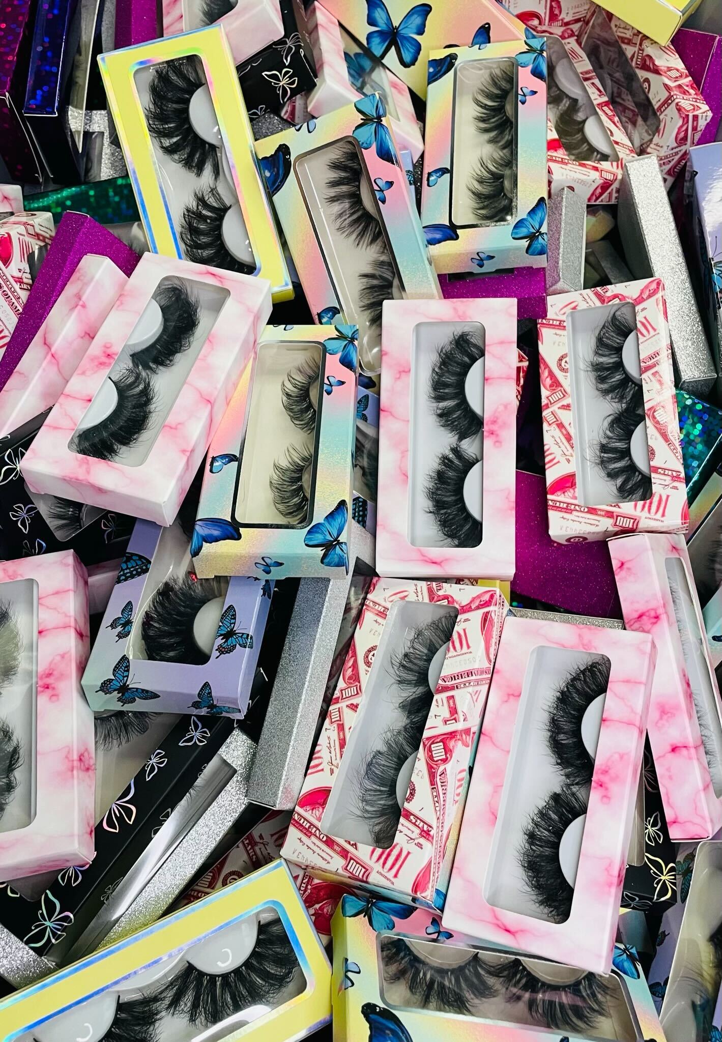 Lucky Lash Scoop
